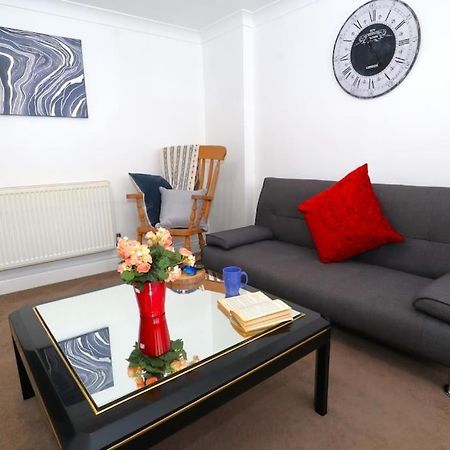 New Sunset Square Eastbourne 2 Bed Apartment, Long Stay Welcome Exterior photo